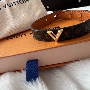 Louis Vuitton Monogram Essential V Bracelet 17